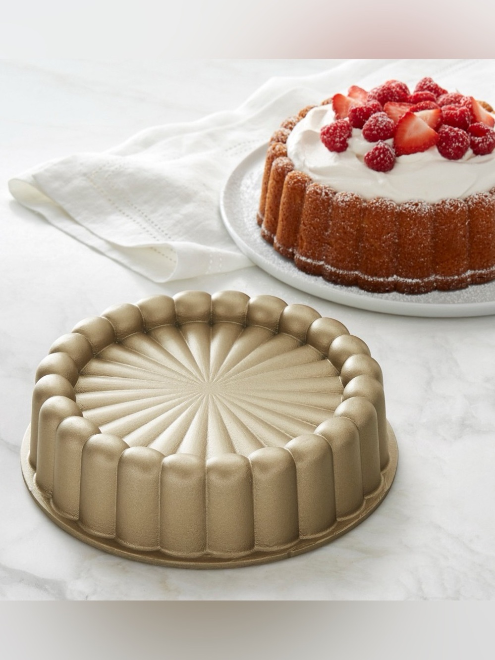 William Sonoma Nordic Ware Nonstick Cast Aluminum Charlotte Fluted Cake Pan
